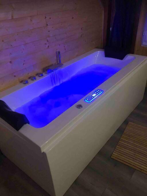 Cottage Cocooning Romantique Avec Jaccuzzi Prive Ancinnes Kültér fotó
